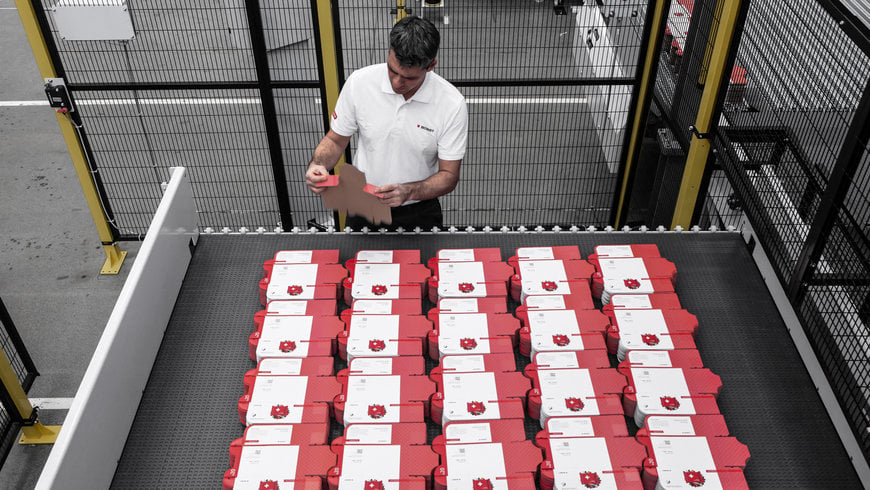 DIE WELTWEIT ERSTE 3 IN 1 FLACHBETTSTANZE BOBST MASTERCUT 1.65 IST JETZT LIEFERBAR
